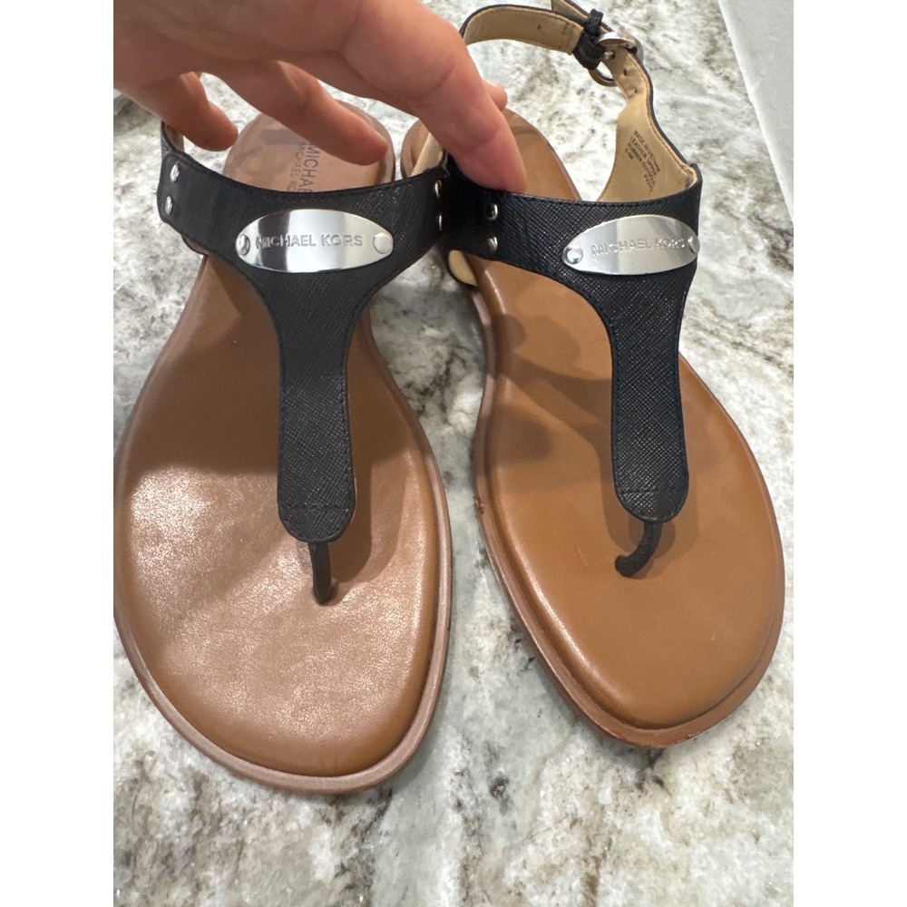 MICHAEL Michael Kors MK Plate thong sandals with a silver-tone logo plaque 8.5 - Picture 9 of 10